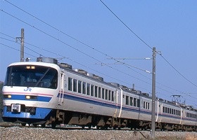 1989年3月11日から運転を開始した特急「スーパー雷鳥」にはパノラマグリーン車が連結された